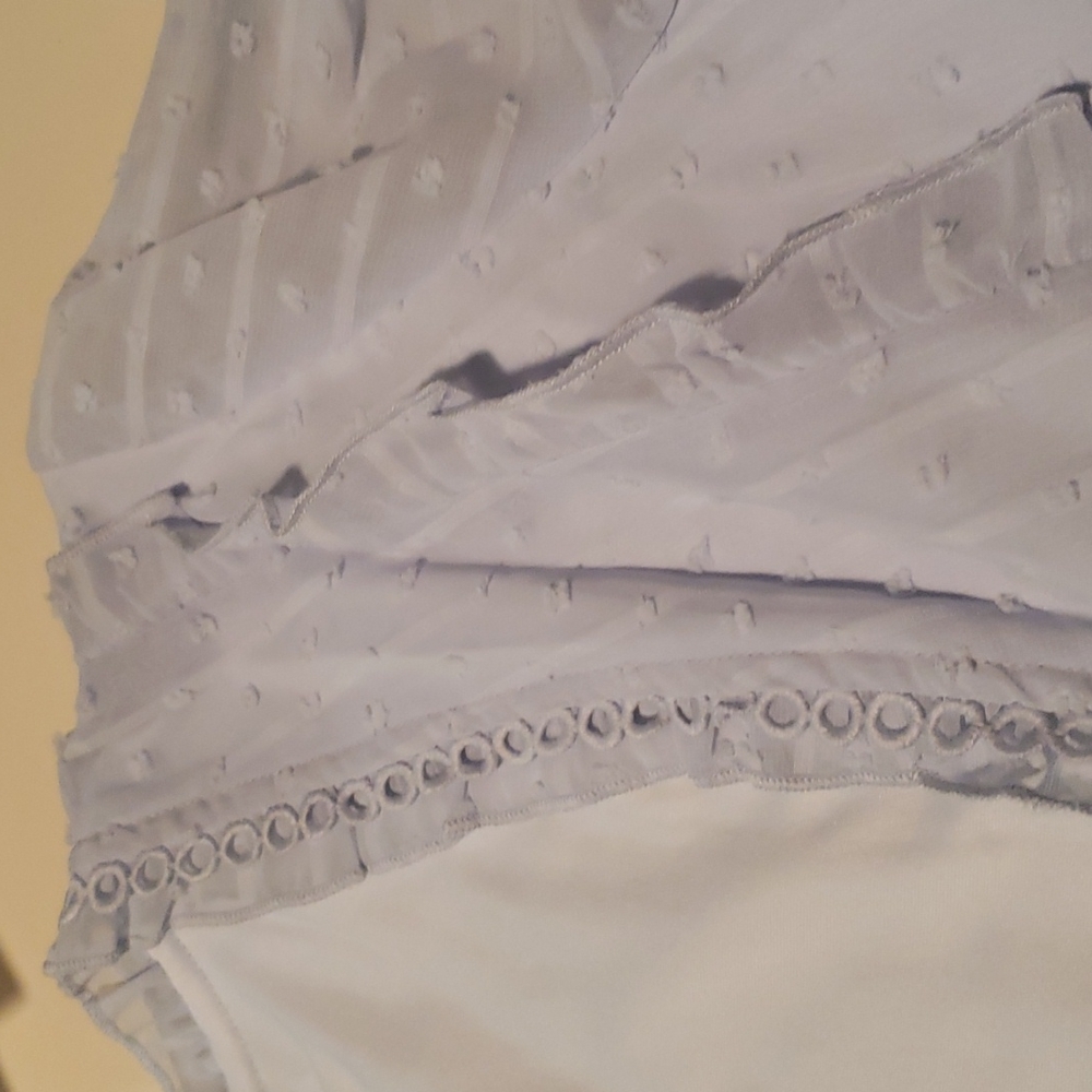 New boutique deep v ruffle dot top - Picture 8 of 12